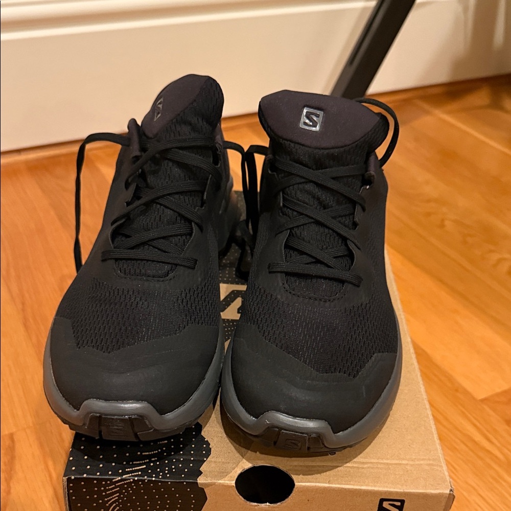 Salomon Men's Black Athletic Trail Shoes